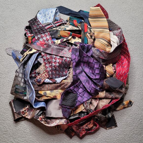 50pc Mens Neckties LOT Wholesale Bulk Collectors Assorted DIY Crafts Cutter Mix - Picture 2 of 2